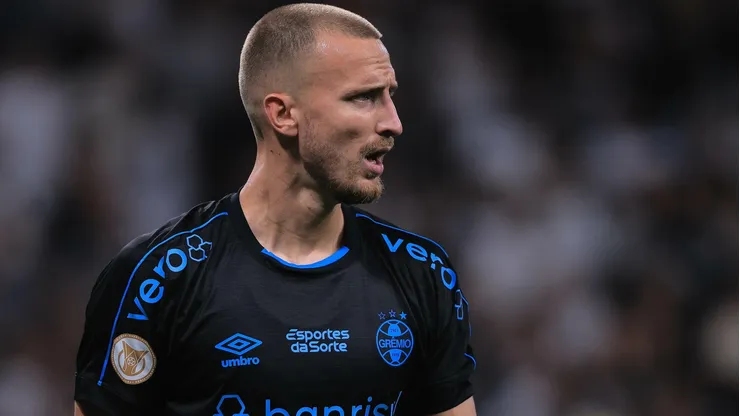 Rodrigo Ely desfalcou treino do Grêmio nesta 5ª feira