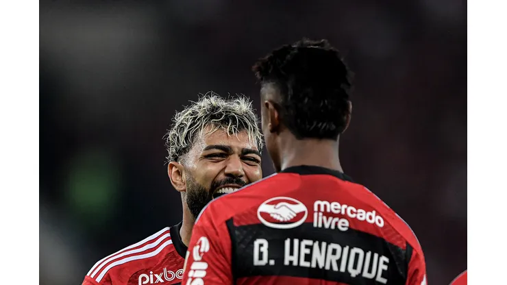 Flamengo ‘cobra’ empresários de Gabigol e +2 por renovações - Foto: Thiago Ribeiro/AGIF