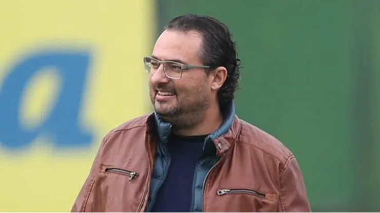 O presidente Mauricio Galiotte e o diretor de futebol Alexandre Mattos (E), da SE Palmeiras, durante treinamento, na Academia de Futebol.