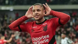 Vitor Roque comenta porque foi para o Barcelona. Foto: Robson Mafra/AGIF - Vitor Roque: atacante tem prazo para deixar o Furacão