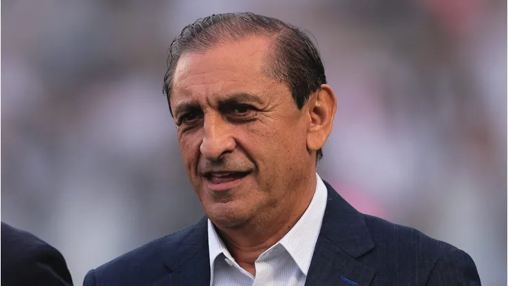 Foto: Ettore Chiereguini/AGIF - Ramon Diaz tecnico do Vasco durante partida contra o Santos no estadio Vila Belmiro pelo campeonato Brasileiro A 2023.