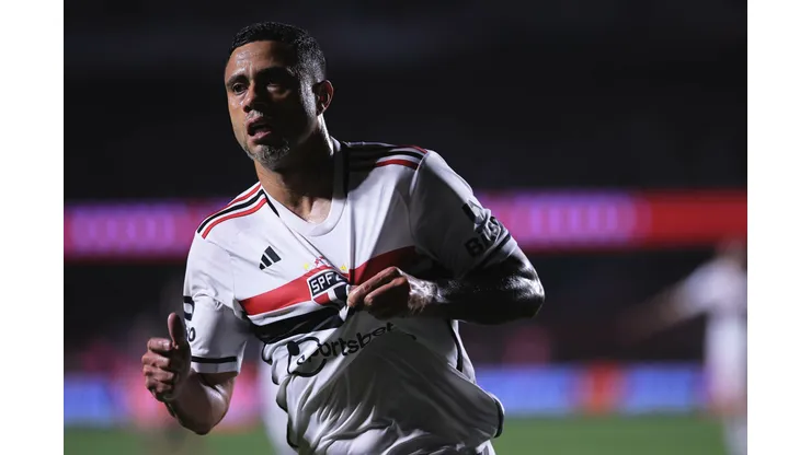 São Paulo escolhe ponta de 18 gols para disputar posição com Rato - Foto: Ettore Chiereguini/AGIF