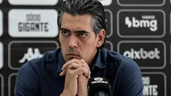 RJ - RIO DE JANEIRO - 17/07/2023 - VASCO, APRESENTACAO RAMON DIAS - O dirigente Paulo Bracks fala aos jornalistas durante apresentacao oficial de Ramon Dias como tecnico do Vasco em coletiva de imprensa realizada no CT Moacyr Barbosa. Foto: Thiago Ribeiro/AGIF