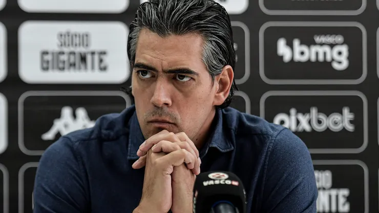 RJ - RIO DE JANEIRO - 17/07/2023 - VASCO, APRESENTACAO RAMON DIAS - O dirigente Paulo Bracks fala aos jornalistas durante apresentacao oficial de Ramon Dias como tecnico do Vasco em coletiva de imprensa realizada no CT Moacyr Barbosa. Foto: Thiago Ribeiro/AGIF