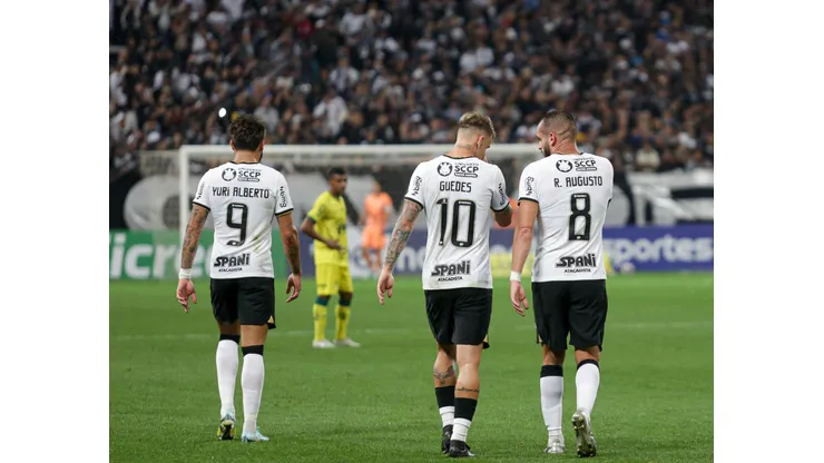 - Guedes, Yuri Alberto e Renato Augusto