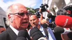 SP - Santos - 02/01/2023 - PELE, VELORIO - Paulo Roberto Falcao ex-treinador de futebol durante velorio de Pele no estadio Vila Belmiro nesta segunda-feira (2). Pele faleceu por decorrencia de falencia multipla de orgaos no ultimo dia 29 de dezembro apos cerca de um mes de internacao no hospital Albert Einstein em Sao Paulo. Pele e considerado o maior jogador de futebol de toda a historia e jogou pelo Santos por quase 20 anos e conquistou tres Copas do Mundo pela Selecao Brasileira. Foto: Ettore Chiereguini/AGIF