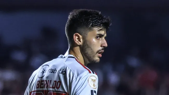 Beraldo em ação contra o Corinthians – Foto: AGIF