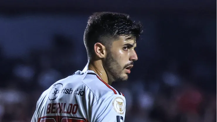 Beraldo em ação contra o Corinthians