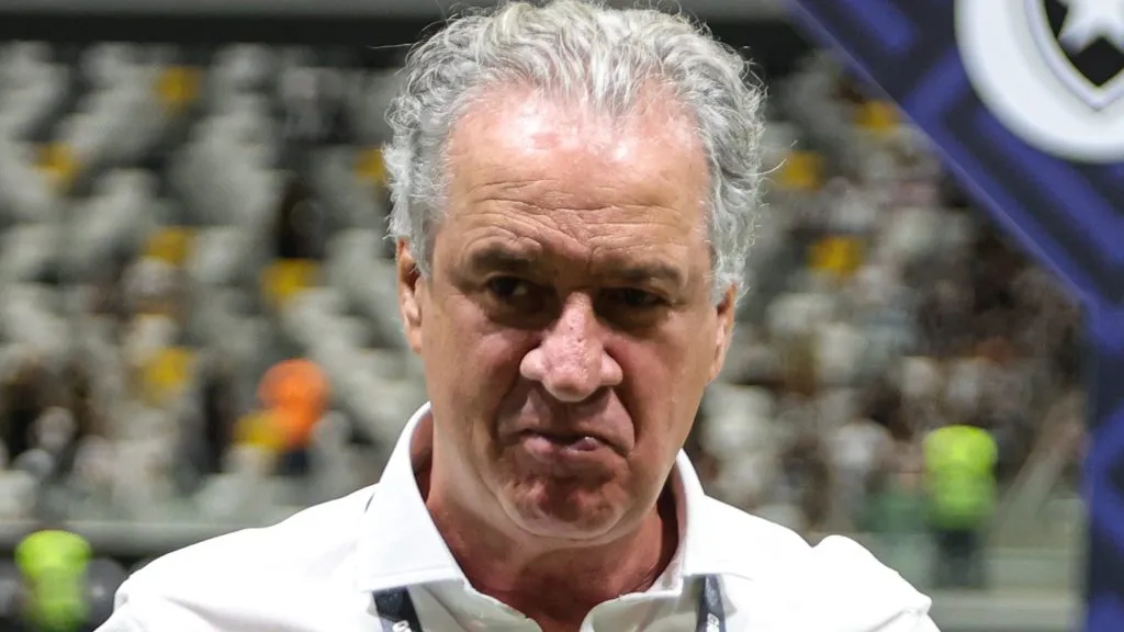 Foto: Gilson Lobo/AGIF – Sergio Coelho espera venda de Savinho