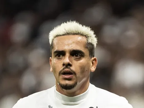 Torcida do Vasco pede para Fagner retornar ao Cruz-Maltino em 2024