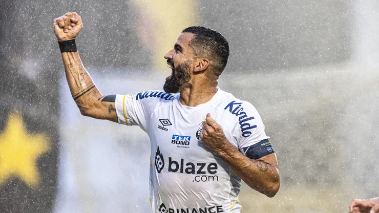 Foto: Abner Dourado/AGIF - Meio-campista se tornou um dos líderes do elenco