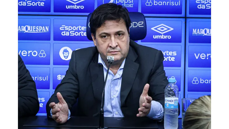 ADEUS! Guerra decide LIBERAR atacante no Grêmio por opção técnica - Foto: Maxi Franzoi/AGIF