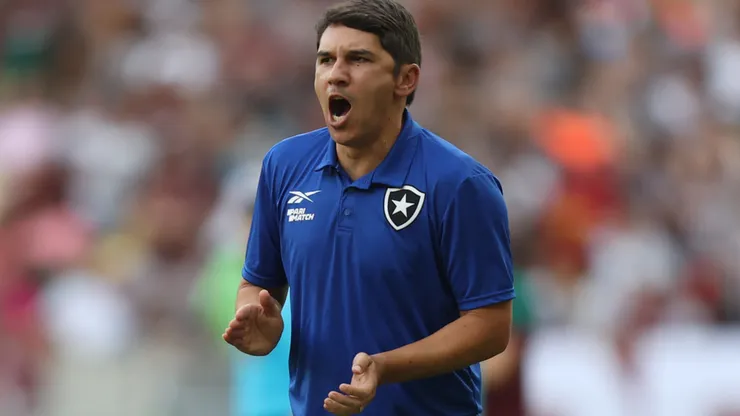 Foto: Vitor Silva/Botafogo/Divulgação - Lúcio Flávio: técnico abriu o jogo sobre Tiquinho Soares
