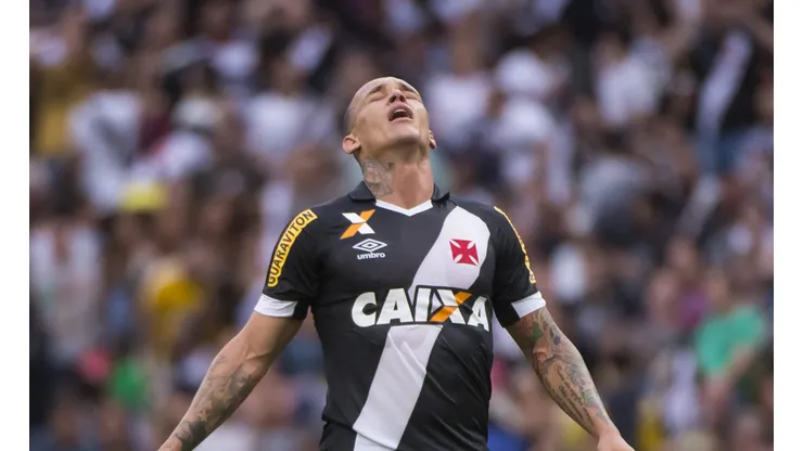 Rio de Janeiro - RJ - 25/10/15 - BRASILEIRO A 2015, VASCO X GREIMO - Leandrao do Vasco lamenta chance perdida durante partida contra o Gremio no estadio Maracana pelo Brasileiro A 2015. Foto: Fernando Soutello/AGIF