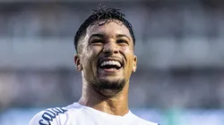 SP - SANTOS - 01/10/2023 - BRASILEIRO A 2023, SANTOS X VASCO - Marcos Leonardo jogador do Santos comemora seu gol durante partida contra o Vasco no estadio Vila Belmiro pelo campeonato Brasileiro A 2023. Foto: Abner Dourado/AGIF