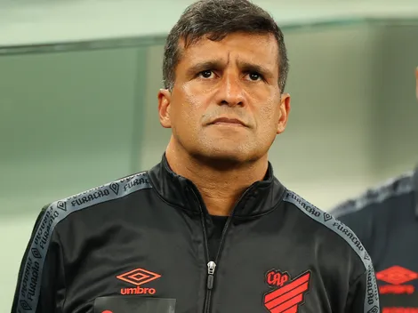 Wesley Carvalho detalha 'sumiço' de titular do Athletico contra o Coritiba