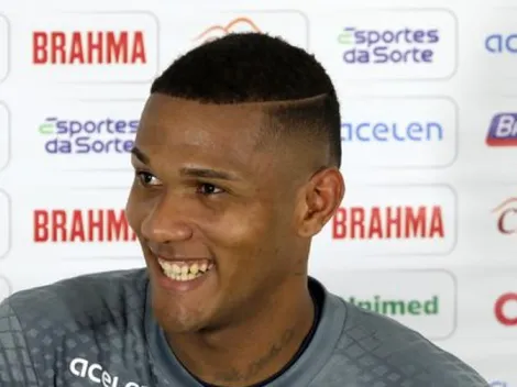 POLÊMICA! Adriel reaparece no Grêmio após caso de Renato