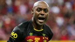 Foto: Rafael Vieira/AGIF - Vagner Love jogador do Sport comemora seu gol durante partida contra o Retro no estadio Arena Pernambuco pelo campeonato Pernambucano 2023.
