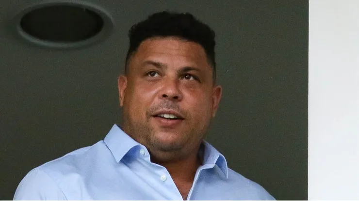 Foto: Fernando Moreno/AGIF - Ronaldo Fenomeno antes da partida contra o URT no estadio Independencia pelo campeonato Mineiro 2022.