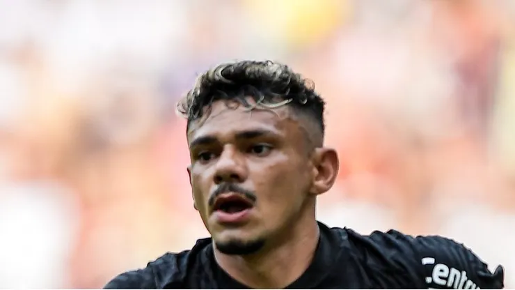 RJ - RIO DE JANEIRO - 08/10/2023 - BRASILEIRO A 2023, FLUMINENSE X BOTAFOGO - Tiquinho Soares jogador do Botafogo comemora seu gol durante partida contra o Fluminense no estadio Maracana pelo campeonato Brasileiro A 2023. Foto: Thiago Ribeiro/AGIF