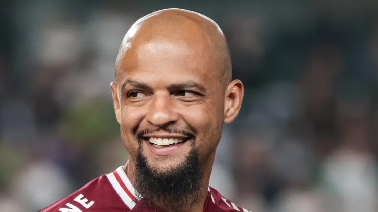 PR - CURITIBA - 24/07/2023 - BRASILEIRO A 2023, CORITIBA X FLUMINENSE - Felipe Melo jogador do Fluminense durante execucao do hino nacional antes da partida contra o Coritiba no estadio Couto Pereira pelo campeonato Brasileiro A 2023. Foto: Robson Mafra/AGIF