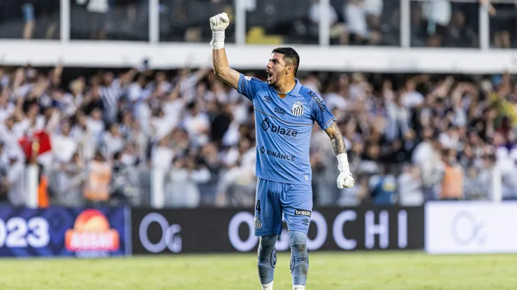Goleiro do Peixe foi eleito craque da partida na vitória contra o Palmeiras no Clássico da Saudade. Foto: Abner Dourado/AGIF
