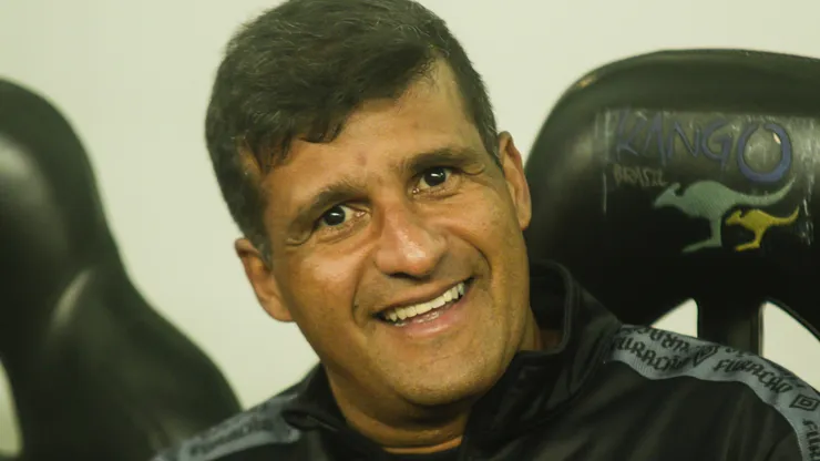 Foto: Gabriel Machado/AGIF - Wesley Carvalho: técnico do Athletico foi criticado pela torcida