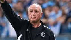 Foto: Maxi Franzoi/AGIF - Luis Felipe Scolari tecnico do Atletico-MG durante partida contra o Gremio no estadio Arena do Gremio pelo campeonato Brasileiro A 2023.