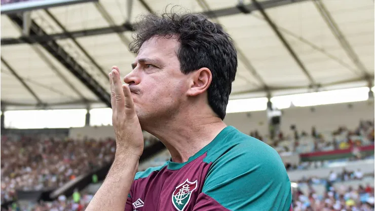 Foto: Thiago Ribeiro/AGIF - Fernando Diniz tecnico do Fluminense durante partida contra o Botafogo no estadio Maracana pelo campeonato Brasileiro A 2023.