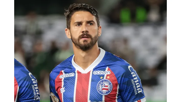 Robson Mafra/AGIF. Rogério Ceni 'alivia' para Everaldo após goleada