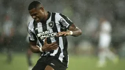 RJ - RIO DE JANEIRO - 02/10/2023 - BRASILEIRO A 2023, BOTAFOGO X GOIAS - Junior Santos jogador do Botafogo durante partida contra o Goias no estadio Engenhao pelo campeonato Brasileiro A 2023. Foto: Jorge Rodrigues/AGIF
