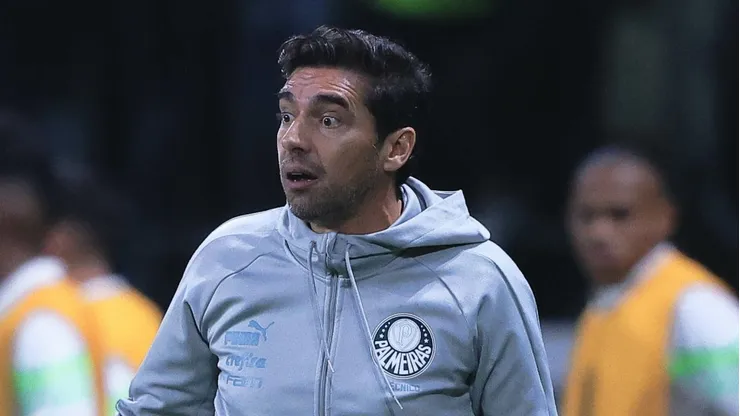 Foto: Ettore Chiereguini/AGIF - Abel Ferreira tecnico do Palmeiras durante partida contra o Boca Juniors no estadio Arena Allianz Parque pelo campeonato Libertadores 2023.
