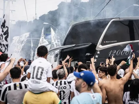 Torcida do Santos faz bela festa na porta do CT antes de clássico contra o Palmeiras; Veja