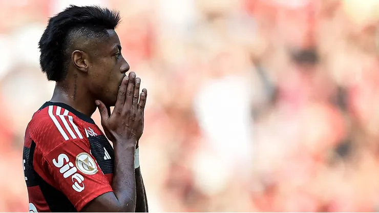 RJ - RIO DE JANEIRO - 30/09/2023 - BRASILEIRO A 2023, FLAMENGO X BAHIA - Bruno Henrique jogador do Flamengo lamenta durante partida contra o Bahia no estadio Maracana pelo campeonato Brasileiro A 2023. Foto: Thiago Ribeiro/AGIF