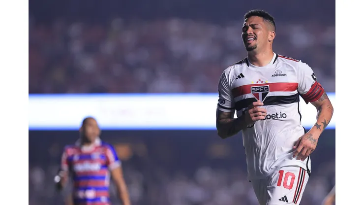 VETADO! Luciano tem situação chata exposta no São Paulo em meio a sequência na reserva - Foto: Ettore Chiereguini/AGIF