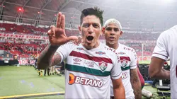 RS - PORTO ALEGRE - 04/10/2023 - LIBERTADORES 2023, INTERNACIONAL X FLUMINENSE - German Cano e John Kennedy jogadores do Fluminense comemoram vitoria ao final da partida contra o Internacional no estadio Beira-Rio pelo campeonato Libertadores 2023. Foto: Maxi Franzoi/AGIF