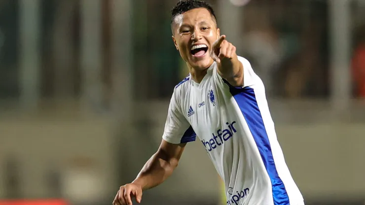 MG - BELO HORIZONTE - 14/05/2023 - BRASILEIRO A 2023, AMERICA-MG X CRUZEIRO - Marlon jogador do Cruzeiro comemora seu gol durante partida contra o America-MG no estadio Independencia pelo campeonato BRASILEIRO A 2023. Foto: Gilson Junio/AGIF