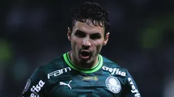 Raphael Veiga se sensibilizou com sofrimento do Santos rebaixado para a Série B - Foto: Ettore Chiereguini/AGIF