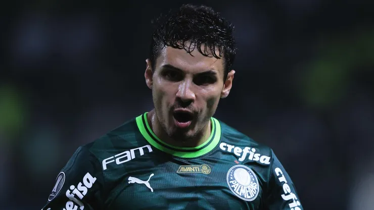 Raphael Veiga se sensibilizou com sofrimento do Santos rebaixado para a Série B - Foto: Ettore Chiereguini/AGIF