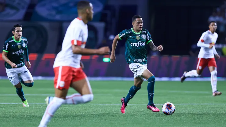 SP - Sao Paulo - 22/02/2023 - PAULISTA 2023, PALMEIRAS X BRAGANTINO - Giovani jogador do Palmeiras durante partida contra o Bragantino no estadio Arena Allianz Parque pelo campeonato Paulista 2023. Foto: Marcello Zambrana/AGIF