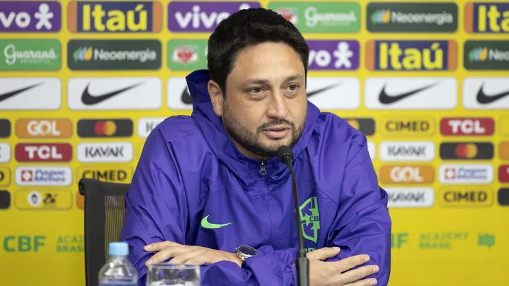 Treinador reintegra ao elenco peças não convocadas na última Data FIFA, e cria bom ambiente para testes na nova era. Joilson Marconne/Flickr Oficial CBF