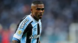 Foto: Pedro H. Tesch/AGIF - Douglas Costa: meia-atacante está em reta final de contrato no LA Galaxy