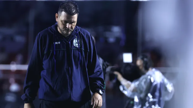 Foto: Marcello Zambrana/AGIF - Thiago Kosloski: técnico tem novo problema no Coritiba