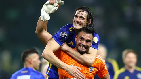 SAO PAULO, BRAZIL - OCTOBER 05: Edinson Cavani of Boca Juniors celebrates with teammate Sergio Romero after winning in the penalty shoot out and advancing to the tournament's final following the Copa CONMEBOL Libertadores 2023 semi-final second leg match between Palmeiras and Boca Juniors at Allianz Parque on October 05, 2023 in Sao Paulo, Brazil. (Photo by Alexandre Schneider/Getty Images)
