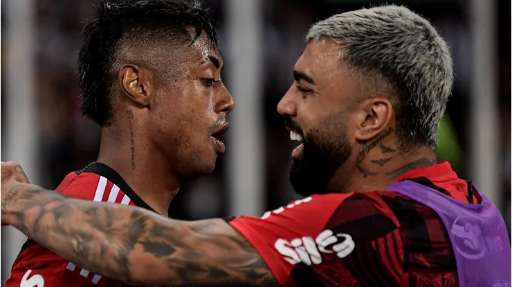 Foto: Thiago Ribeiro/AGIF - Bruno Henrique deve ser titular, enquanto Gabigol deve ficar no banco