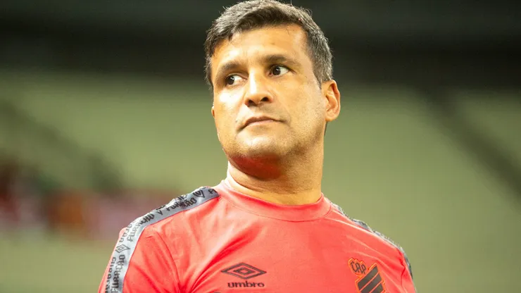 CE - FORTALEZA - 09/07/2023 - BRASILEIRO A 2023, FORTALEZA X ATHLETICO-PR - Wesley Carvalho tecnico do Athletico-PR durante partida contra o Fortaleza no estadio Arena Castelao pelo campeonato Brasileiro A 2023. Foto: Lucas Emanuel/AGIF