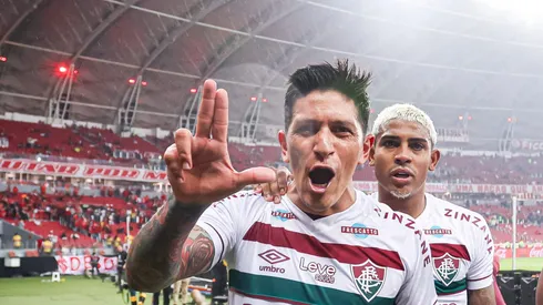 RS - PORTO ALEGRE - 04/10/2023 - LIBERTADORES 2023, INTERNACIONAL X FLUMINENSE - German Cano e John Kennedy jogadores do Fluminense comemoram vitoria ao final da partida contra o Internacional no estadio Beira-Rio pelo campeonato Libertadores 2023. Foto: Maxi Franzoi/AGIF