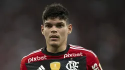 RJ - RIO DE JANEIRO - 03/08/2023 - LIBERTADORES 2023, FLAMENGO X OLIMPIA - Ayrton Lucas jogador do Flamengo durante partida contra o Olimpia no estadio Maracana pelo campeonato Libertadores 2023. Foto: Jorge Rodrigues/AGIF
