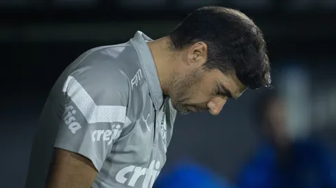 Foto: Fabio Moreira Pinto/AGIF - Torcedores não pouparam Abel Ferreira