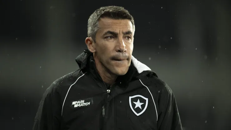 RJ - RIO DE JANEIRO - 02/10/2023 - BRASILEIRO A 2023, BOTAFOGO X GOIAS - Bruno Lage tecnico do Botafogo durante partida contra o Goias no estadio Engenhao pelo campeonato Brasileiro A 2023. Foto: Jorge Rodrigues/AGIF